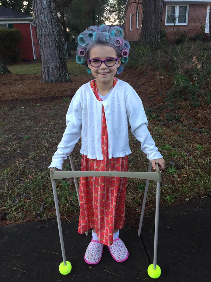 Old Lady Costume for the 100th day of School | Crafting with Kids